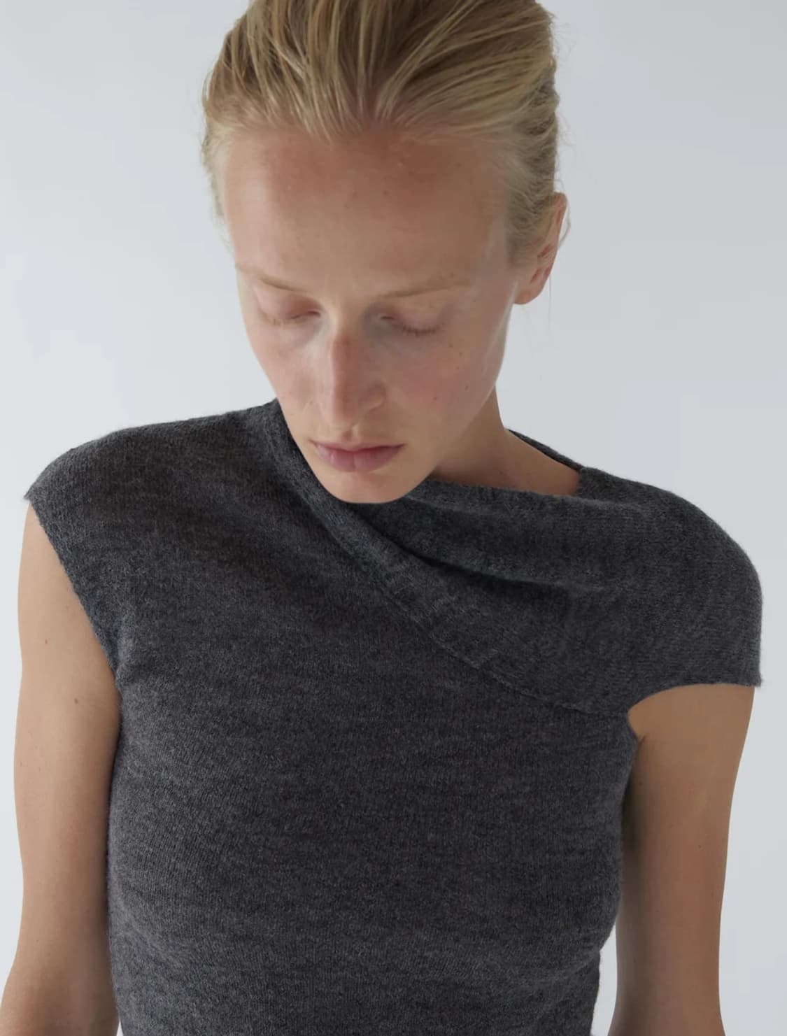 [XS]팔로마울 Aurum 모헤어 비대칭 니트/차콜 상품이미지6