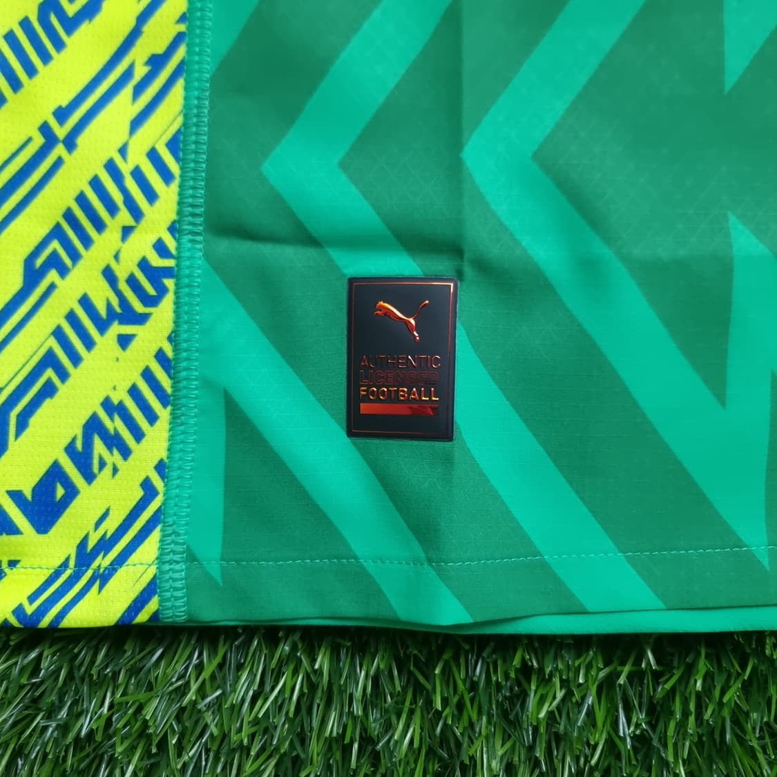 23-24시즌 맨체스터 시티 홈 선수지급용 GK 유니폼 #1 에데르송 상품이미지6