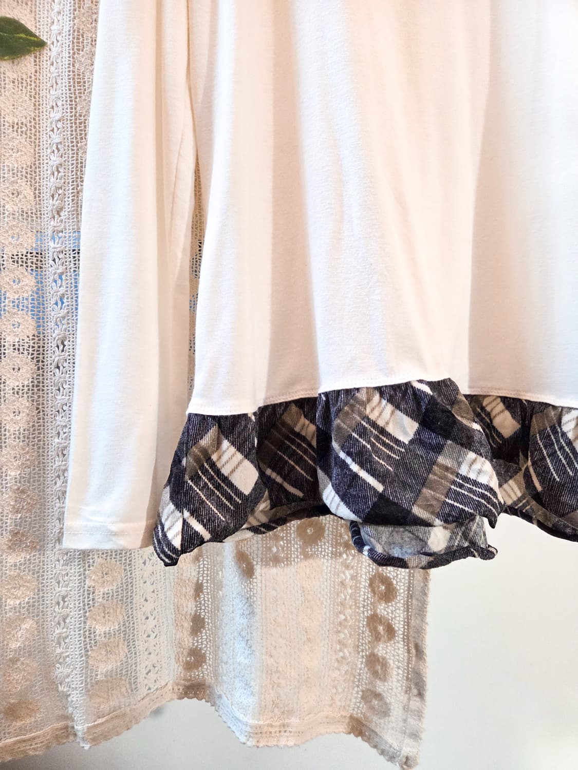 밑단 체크 배색 목폴라 슬리브 상품이미지3