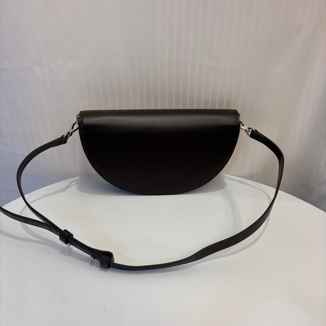 정품 아워리스트 크로스백    상품이미지6