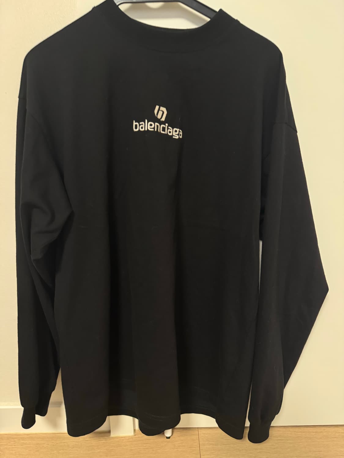 발렌시아가 롱슬리브 상품이미지1