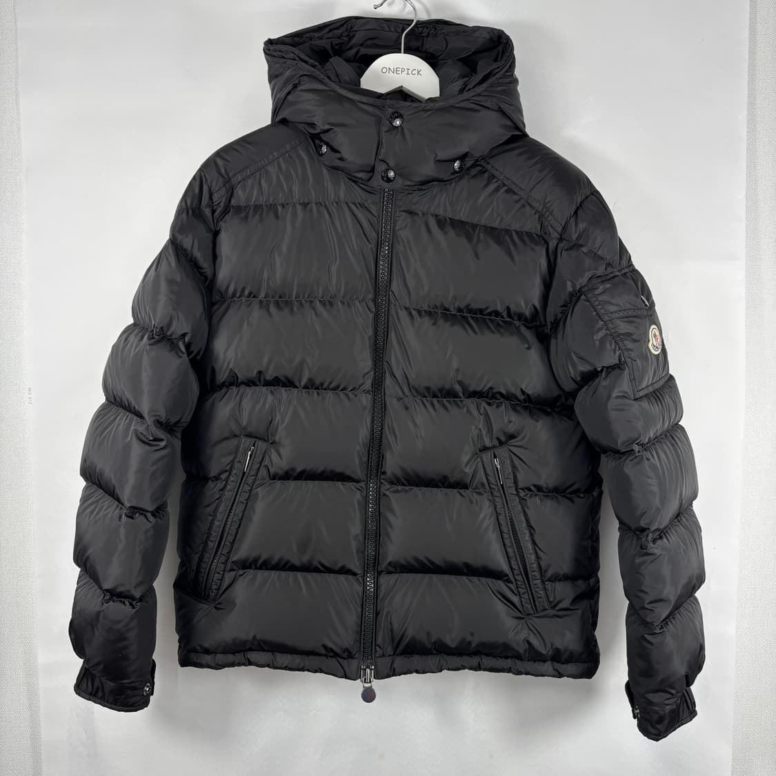 (크림판,25FW)몽클레어 마야 후드 쇼트 다운 패딩 자켓 블랙 무광 상품이미지1