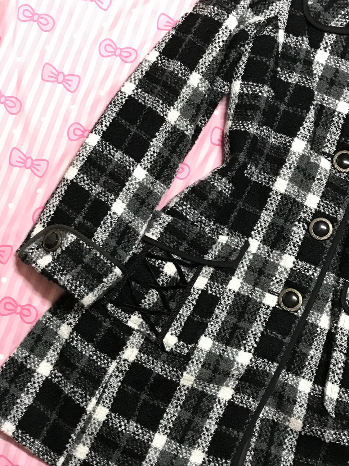 Aexs femme 블랙 체크 벨벳 포켓 코트 상품이미지3