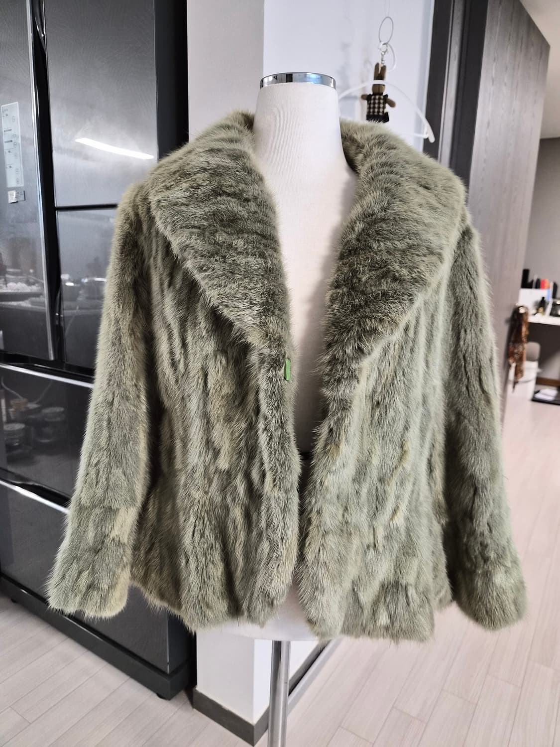 이벨렌 하이베르망(HIVERREINE) 리얼 밍크 하프 코트 판매합니다 상품이미지7