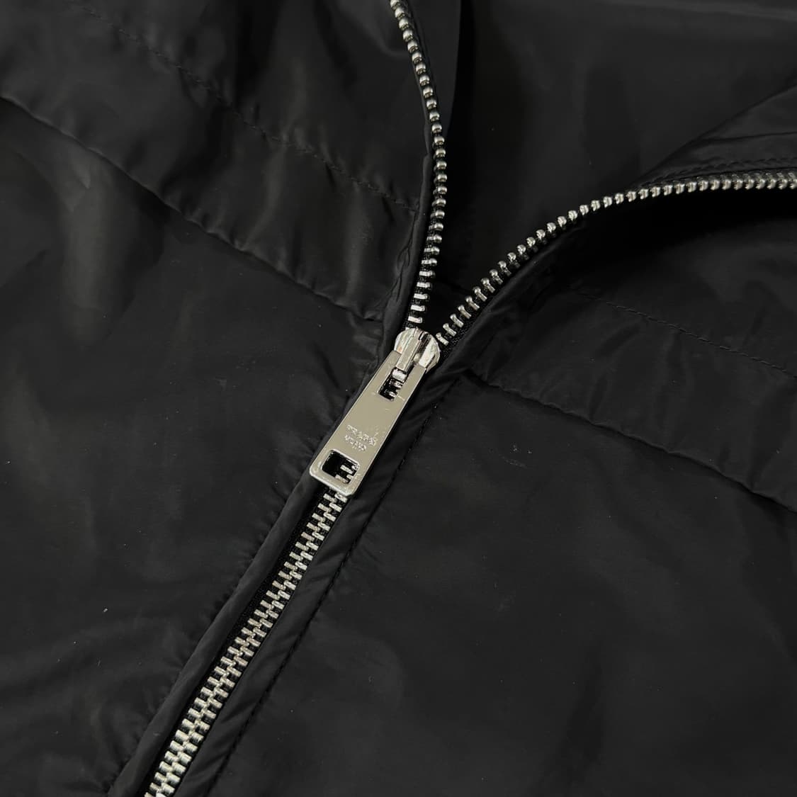 [50/당일출고]프라다 삼각로고 바람막이 상품이미지6