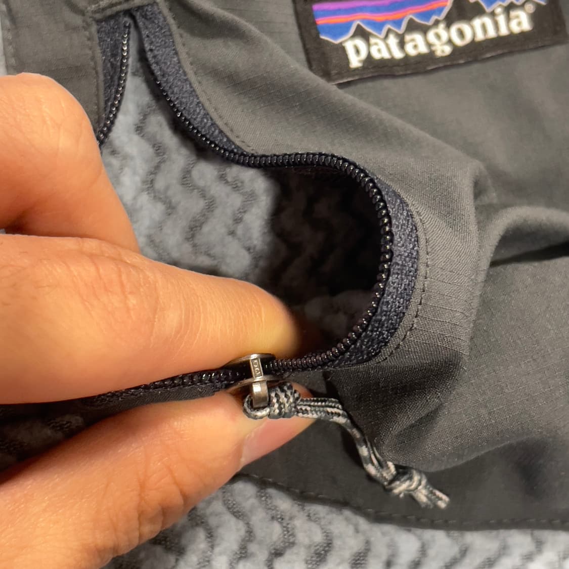 파타고니아 r1 에어크루넥 긴팔티 하늘색 후리스 상품이미지4