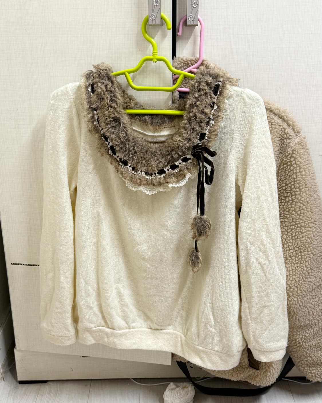 착샷O)라떼갸루 엑시즈팜 폼폼이 퍼 니트 핀터깔 히메카지 큐롯 리즈리사 상품이미지1