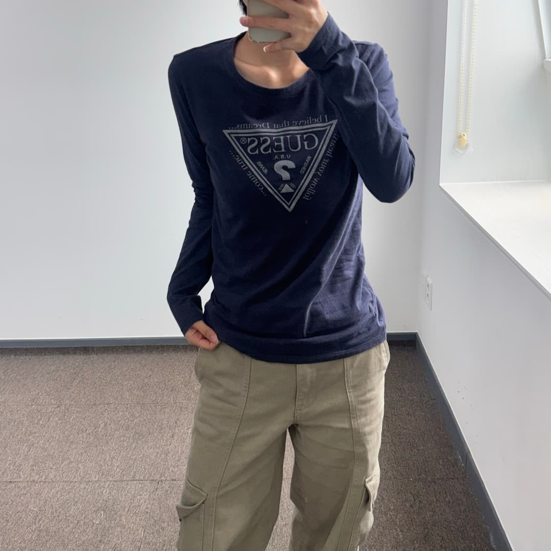 Guess 게스 그레이 로고 네이비 롱슬리브 상품이미지2