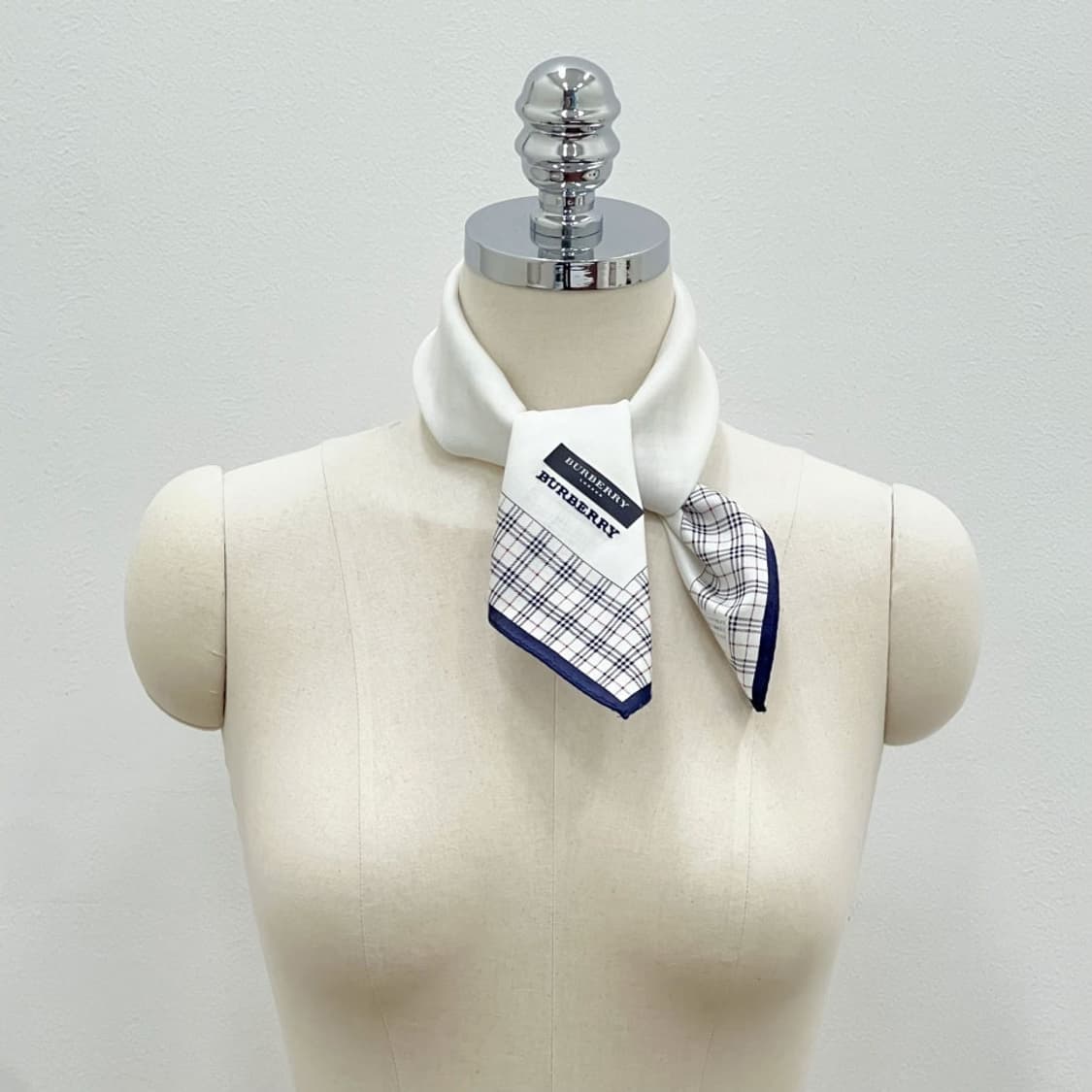 (새상품) burberry /버버리 쁘띠스카프 손수건 상품이미지8