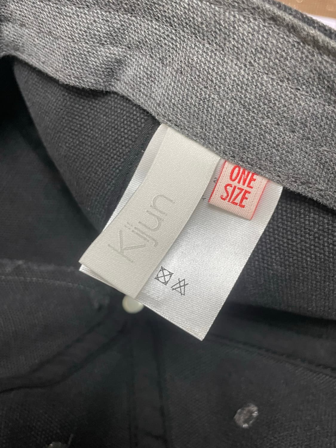 기준 로고 캠프캡 차콜 상품이미지4