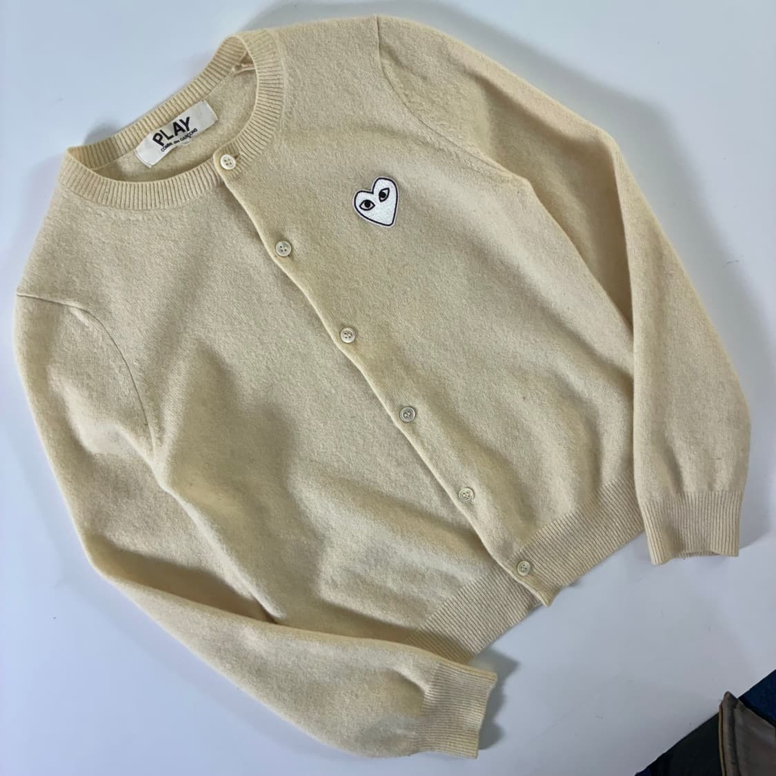 COMME des GARCONS  꼼데가르송 화이트와펜 아이보리 울가디건 상품이미지2