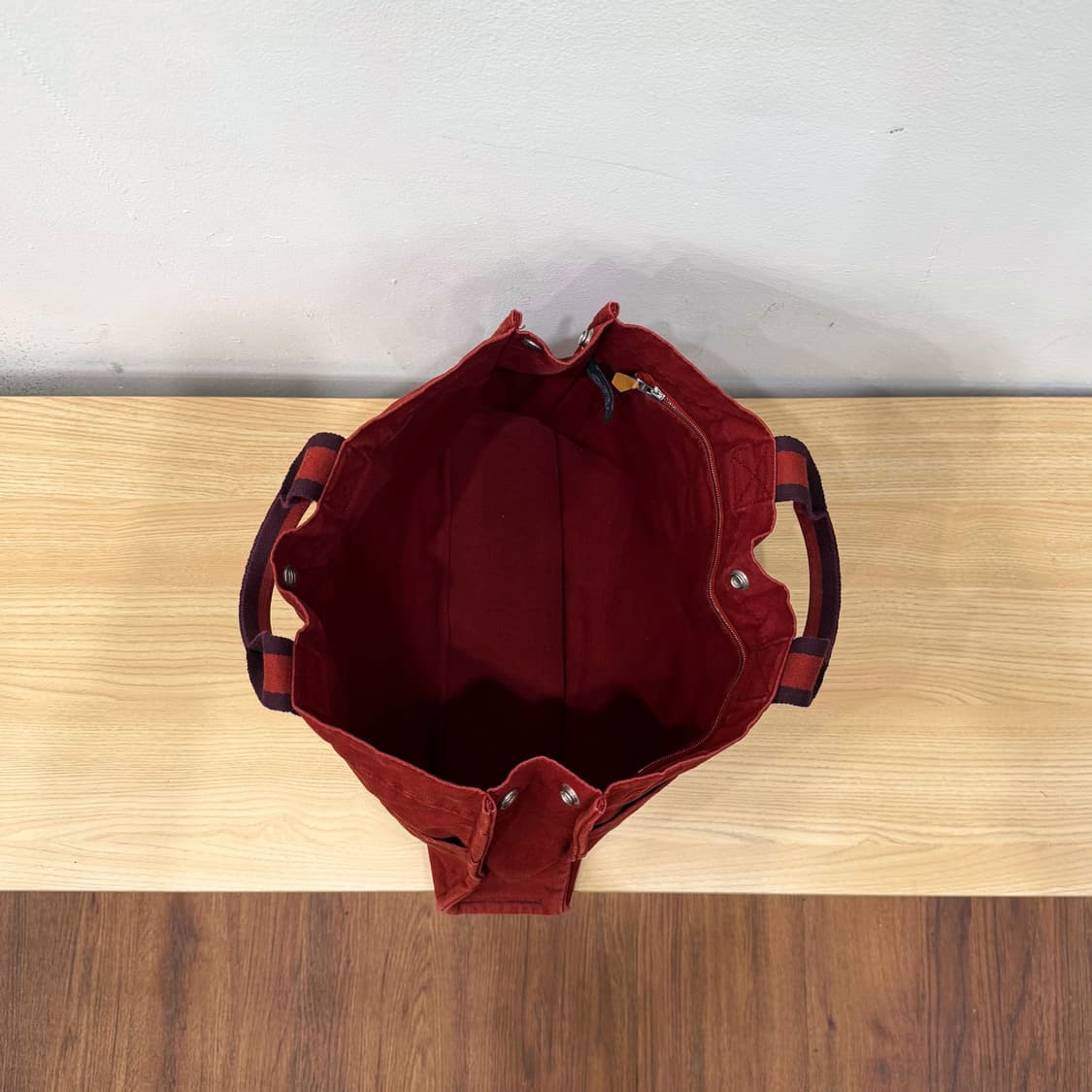 에르메스 캔버스 코튼 토트백 스트라이프 배색 버튼 클로징 디테일 와인 상품이미지5