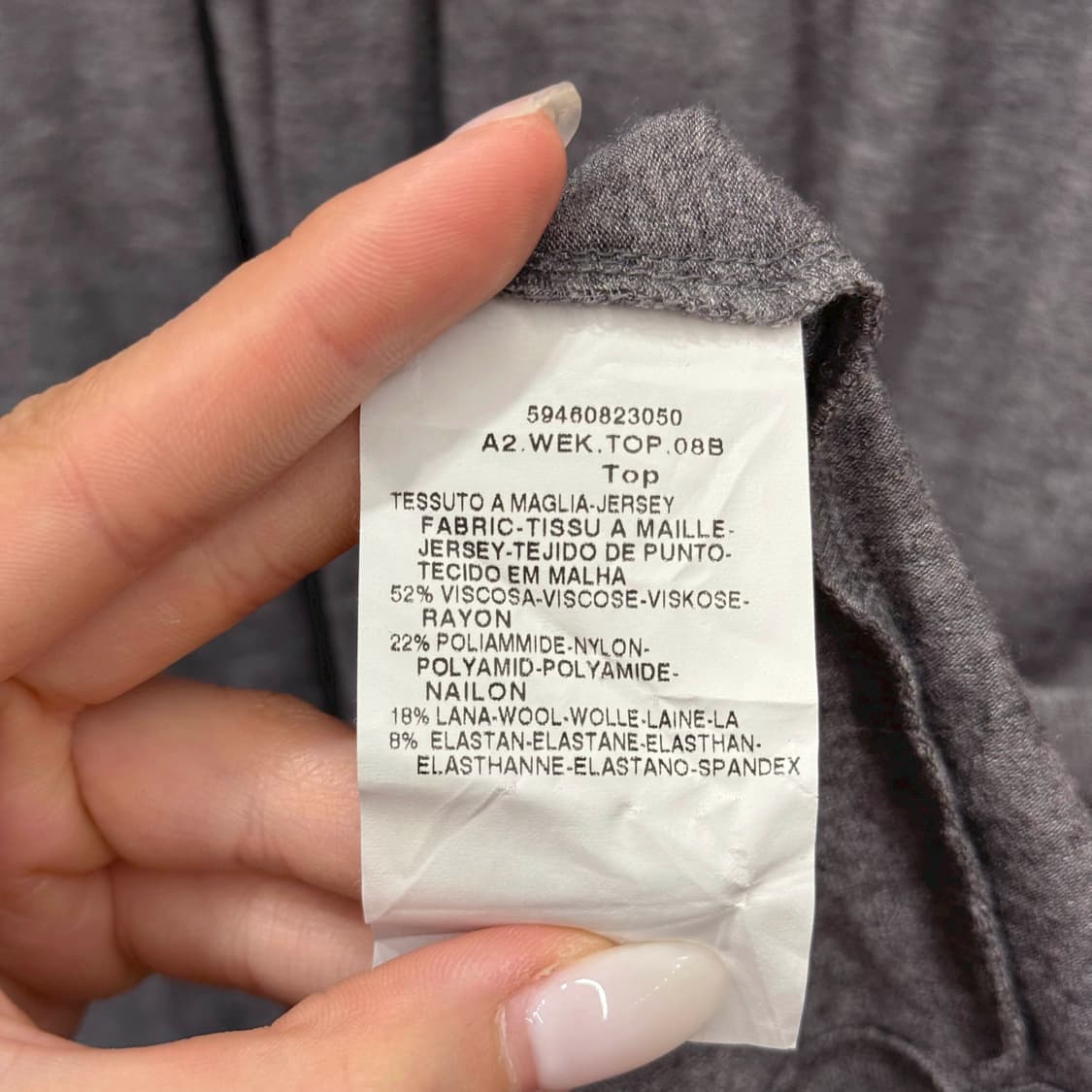 막스마라 위켄드 롱슬리브 티셔츠 넥라인 플라워 비즈 장식 디테일 그레이 상품이미지8