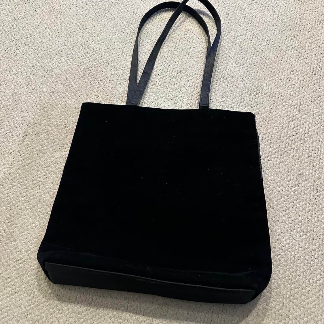 입생로랑 파르퓸 벨벳 토트백 상품이미지4