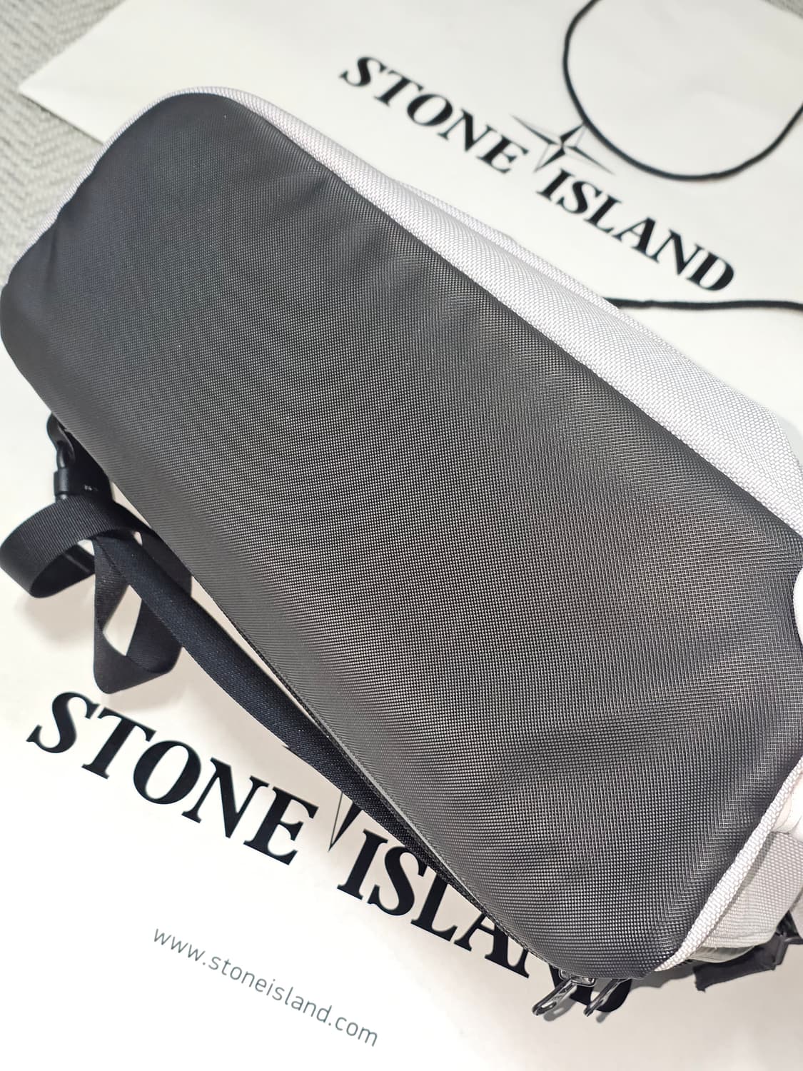 스톤아일랜드 리플렉티브 메신저백 상품이미지8
