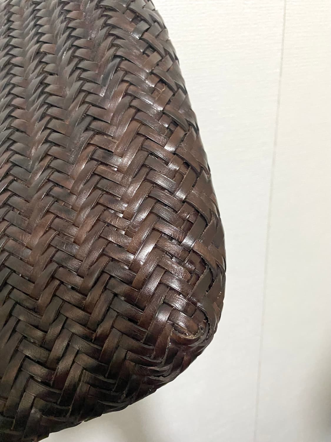 드래곤 디퓨전 스몰 토트백 다크브라운  상품이미지7