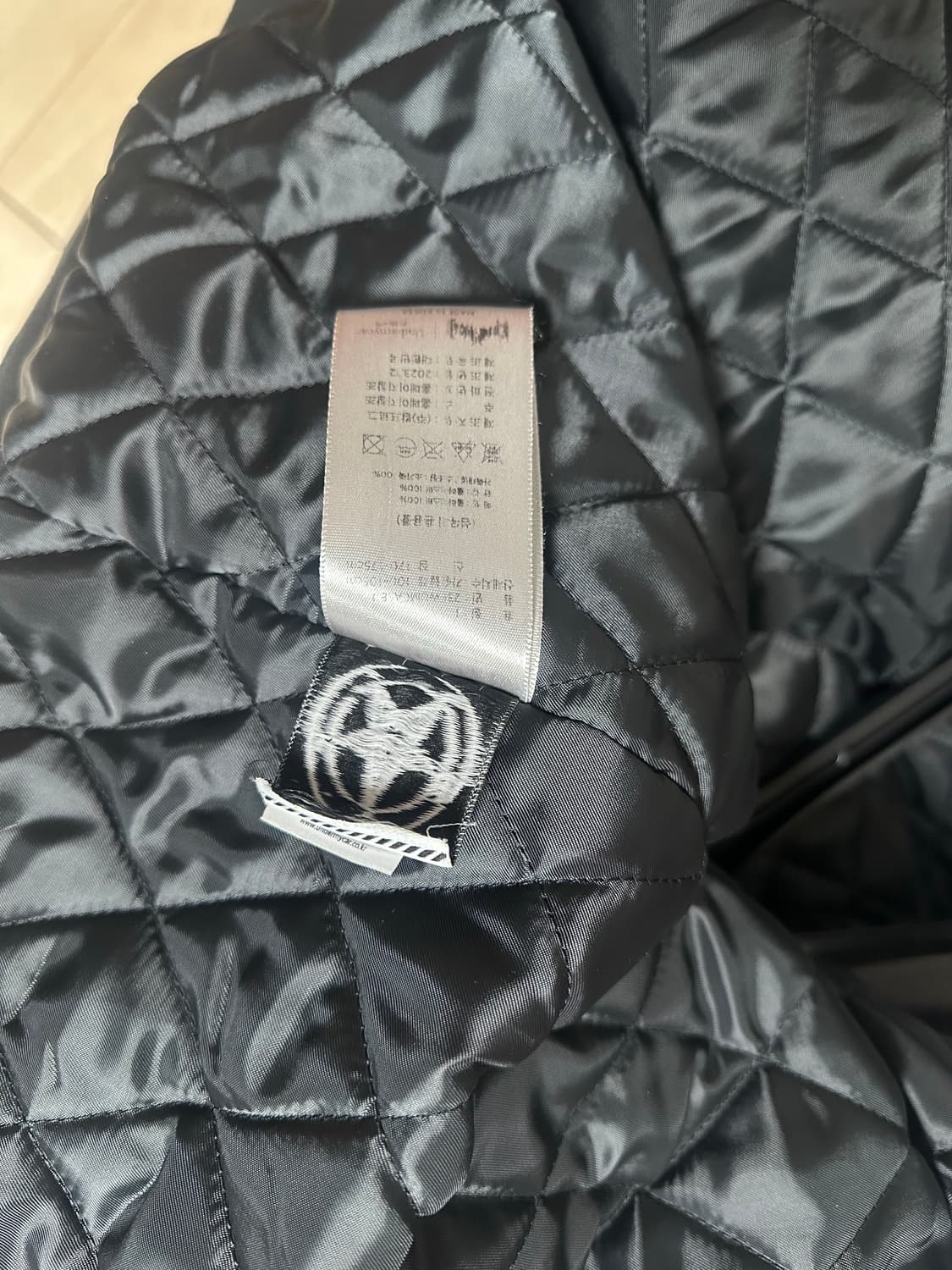 언더마이카x에모스탠스클럽 아크노솜 레더 패널드 벨루어 봄버  상품이미지3