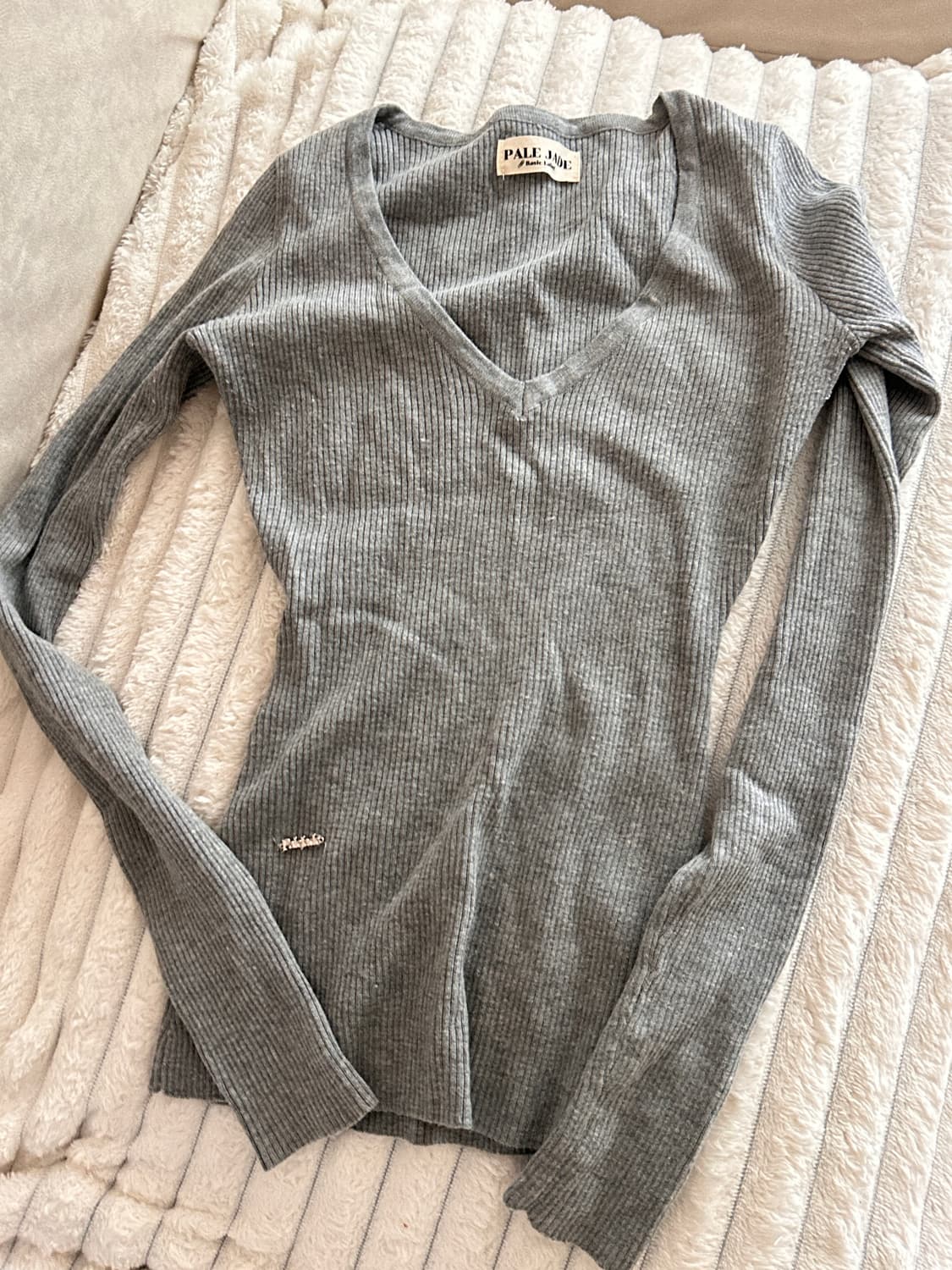 페일제이드 딥 브이넥 차콜 상품이미지1