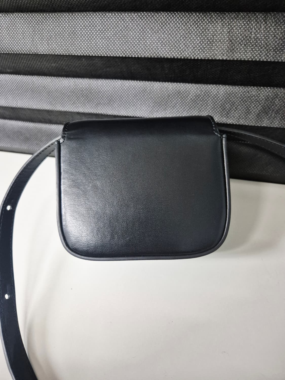 셀린느 미니 클로드 샤이니 키프스킨 상품이미지10