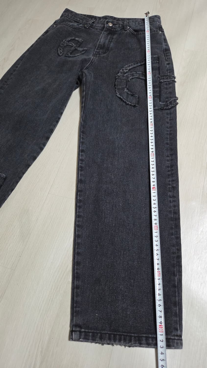 (착샷) 노매뉴얼 심볼 패치드 데님 팬츠 상품이미지6