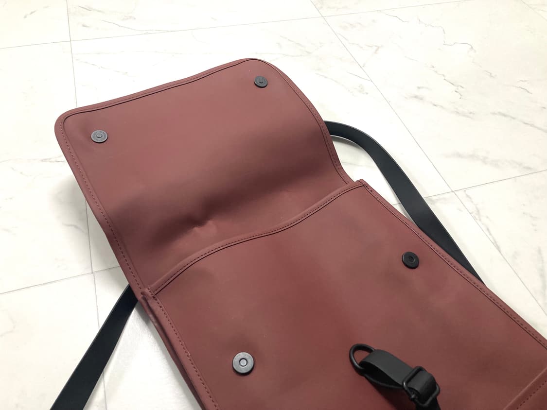 레인스 방수 미니멀 백팩 마룬 컬러 상품이미지6