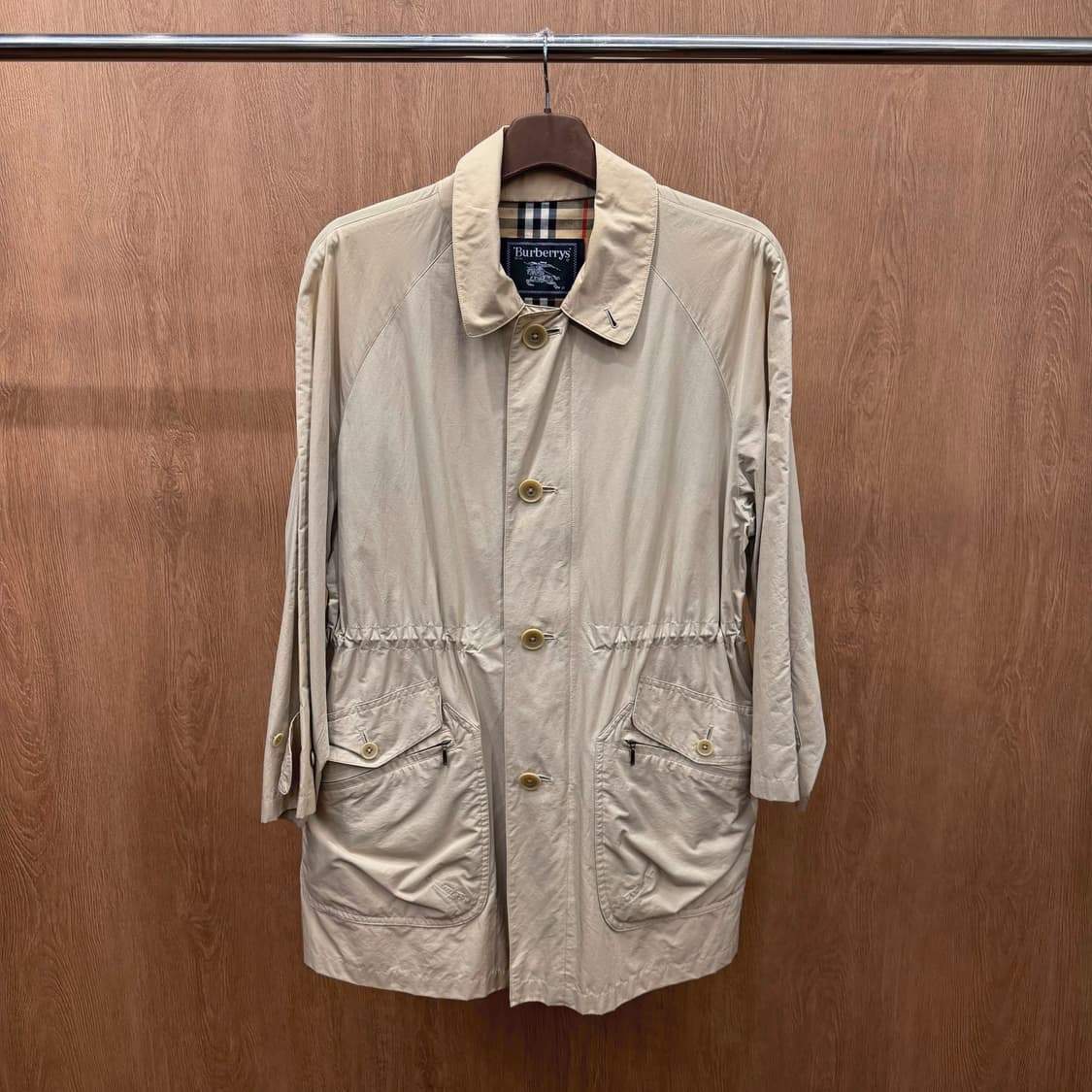 버버리 싱글 코트 드로우 스트링 플랩 포켓 체크 안감 레귤러핏 베이지 상품이미지7