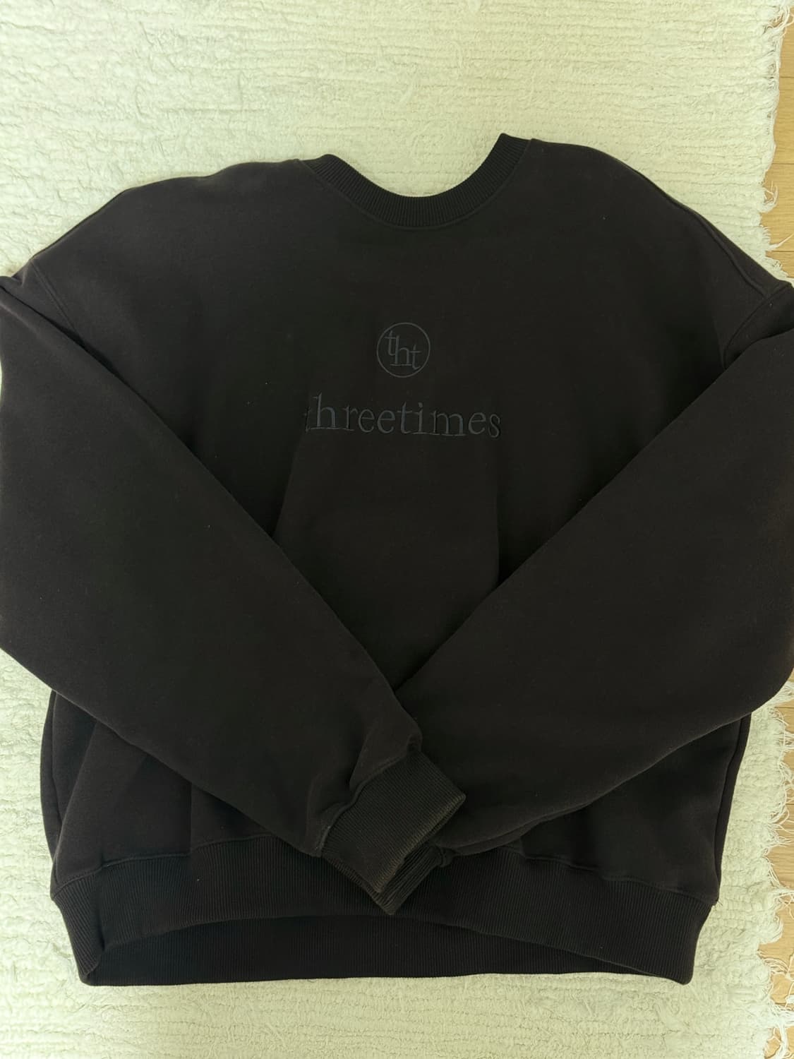 쓰리타임즈 시그니쳐 로고 맨투맨 차콜 threetimes 상품이미지3