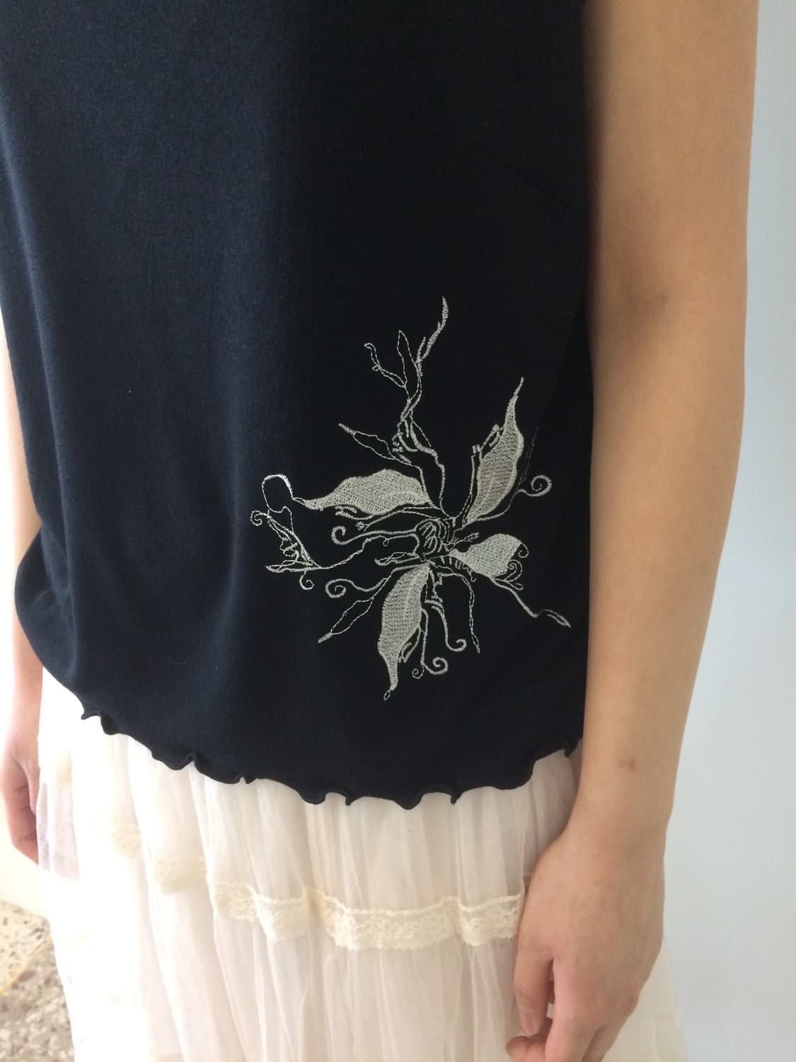 오리엔탈 자수 블랙 탑 상품이미지1