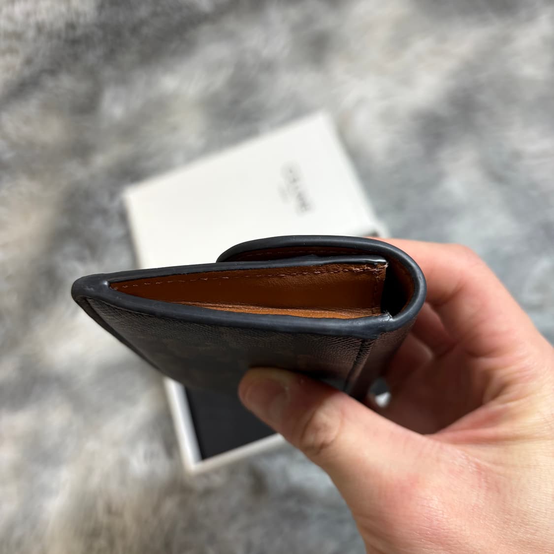 셀린느 트리옹프 플랩 카드지갑 상품이미지3