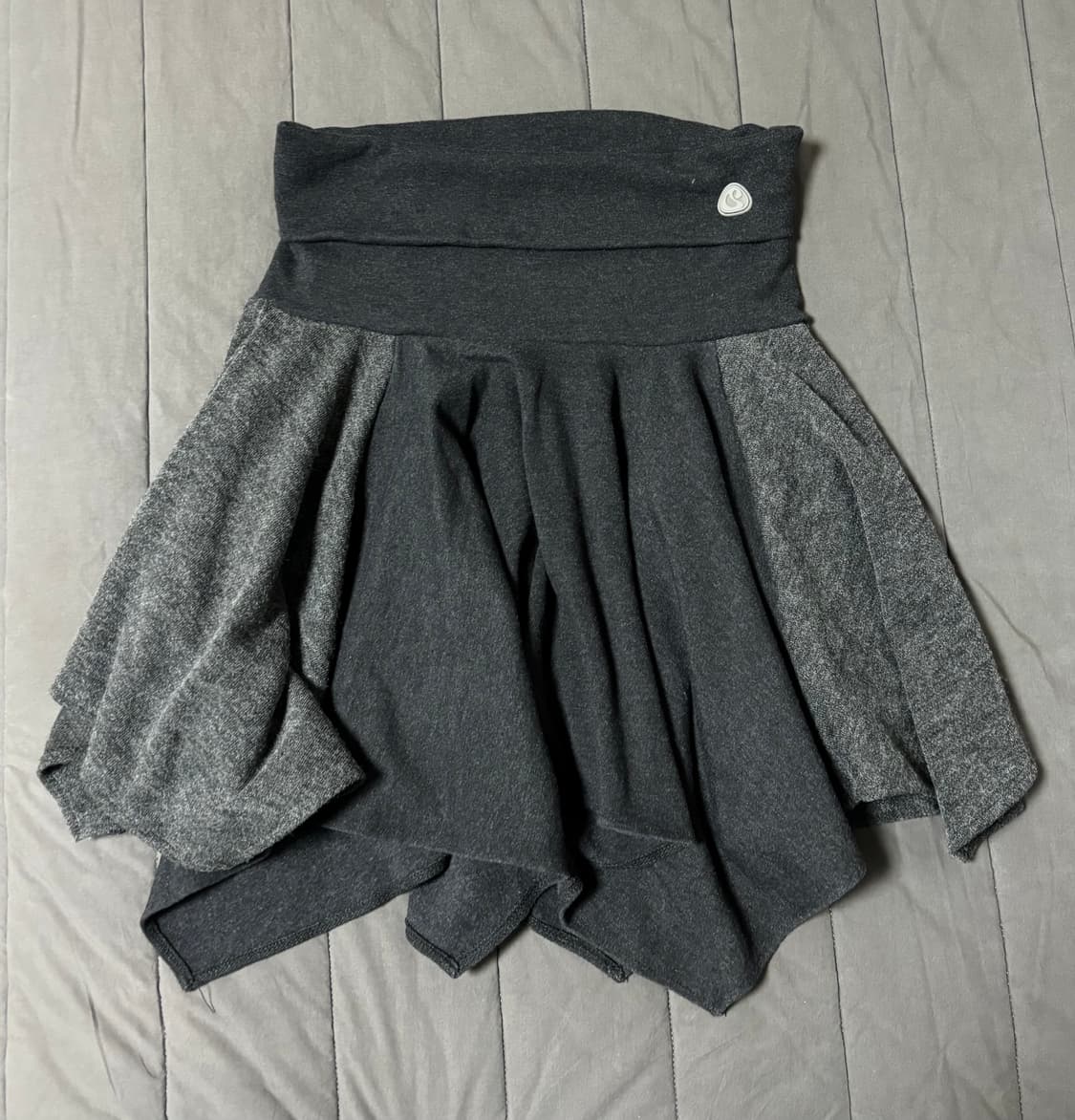 코이세이오 폴딩 언밸런스 스커트 차콜 상품이미지1