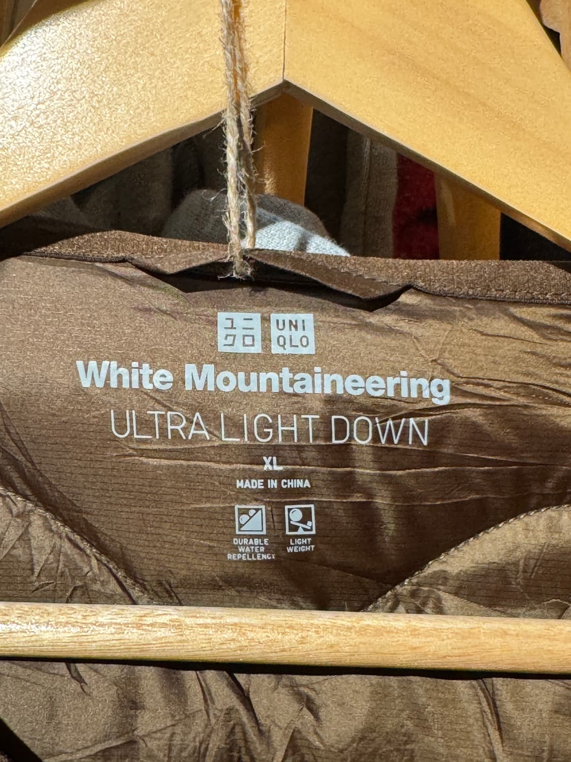 유니클로 화이트마운티니어링 울트라라이트다운 경량 패딩 XL 상품이미지5