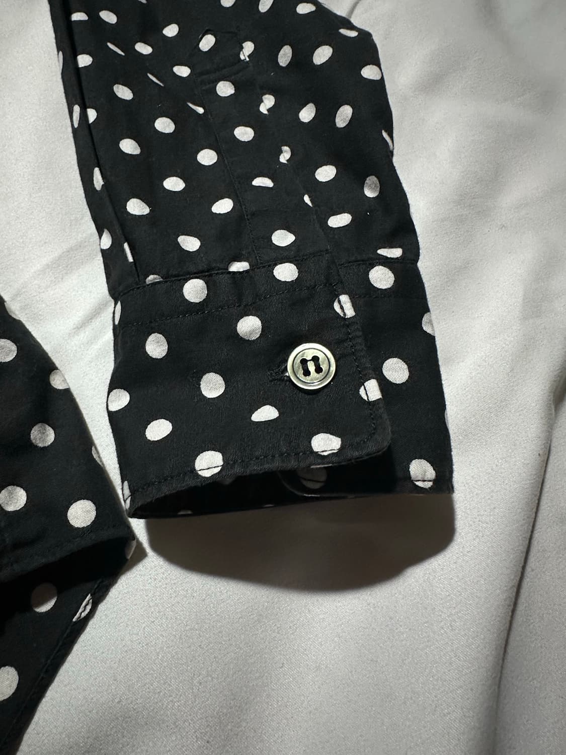 꼼데가르송 블랙 도트 빅버튼 셔츠 상품이미지5