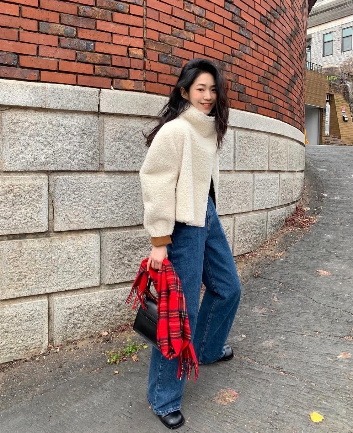 리버시블 에코퍼 크롭 하이넥 무스탕 상품이미지2