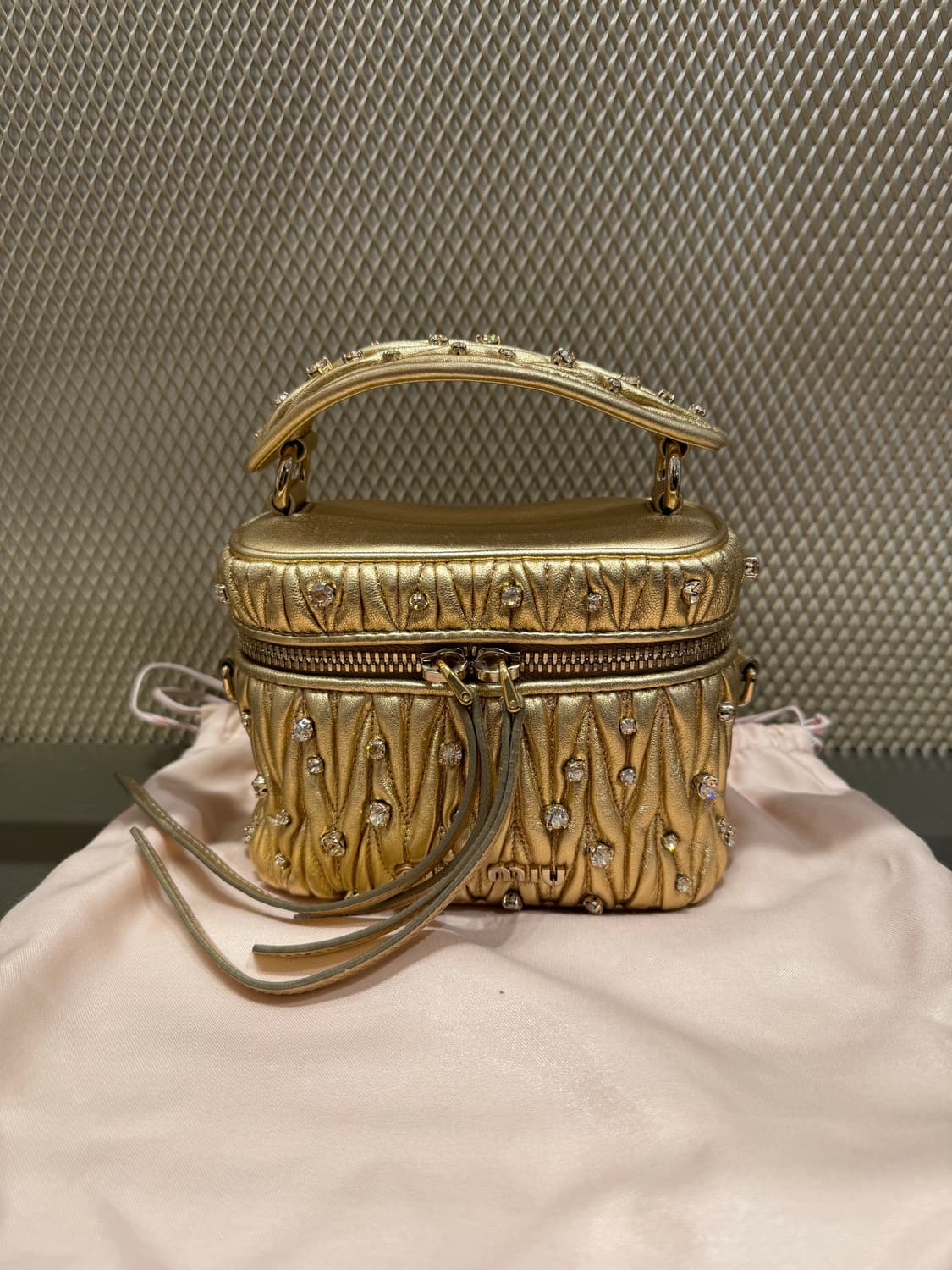 miumiu 미우미우 마텔라세 스와로브스키 미니뷰티백 상품이미지1