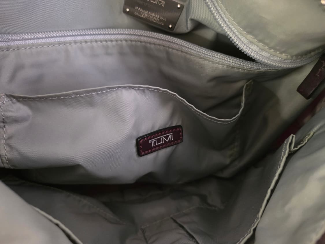 투미 숄더백 버건디 상품이미지7