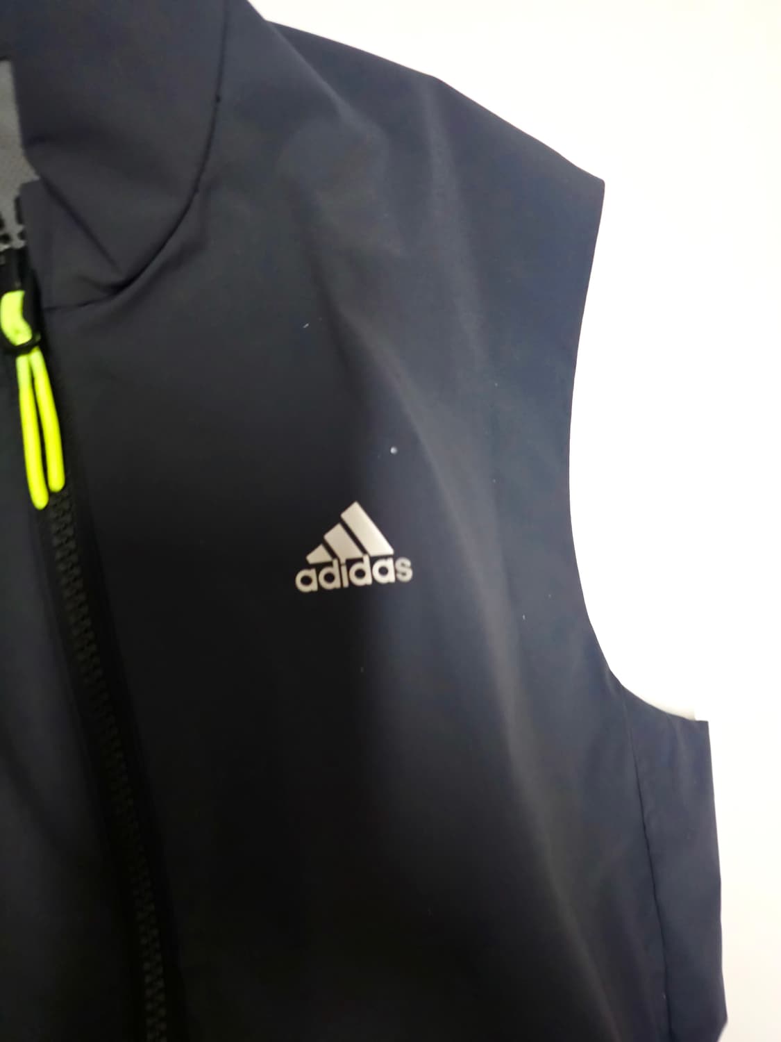 [아디다스] 차콜 네온 포인트 3선 런닝코어 바람막이 조끼 S (가슴42 상품이미지2