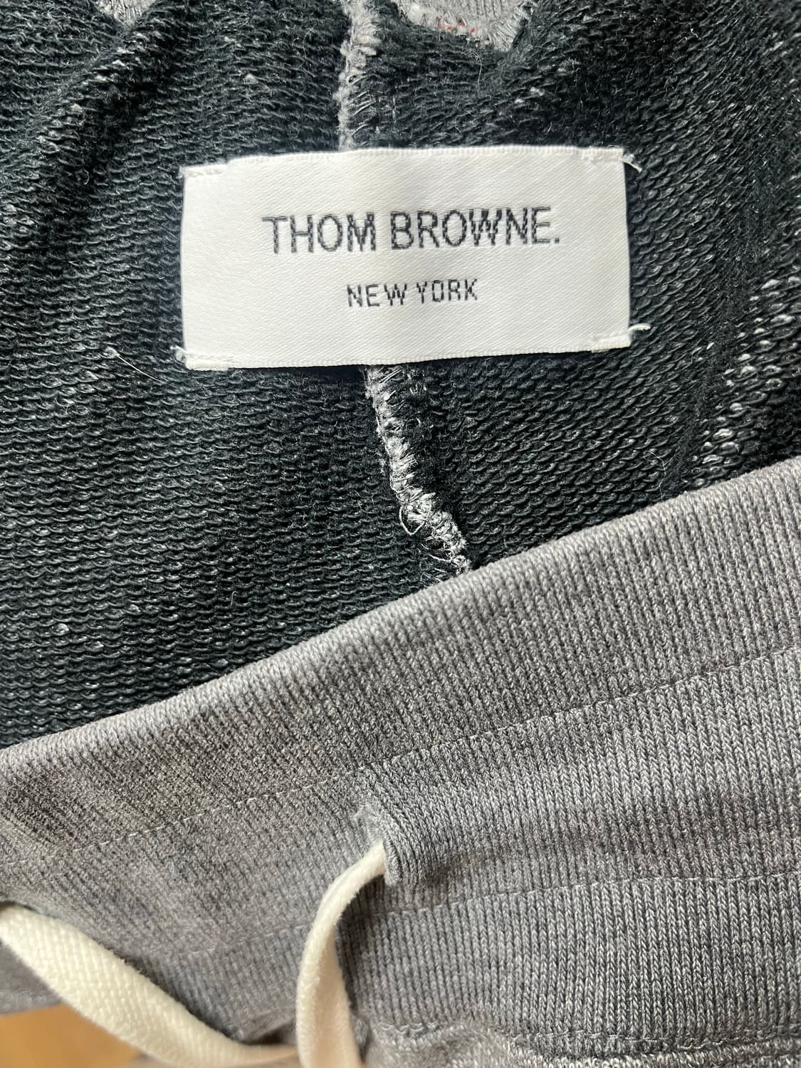 정품 톰브라운 토널 4바 스웨트 트레이닝 팬츠 상품이미지3