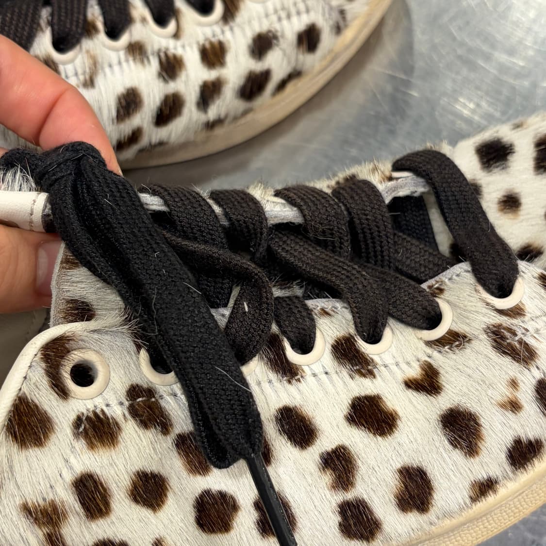 adidas 아디다스 샘스미스 레오파드 털 스니커즈 245 상품이미지5