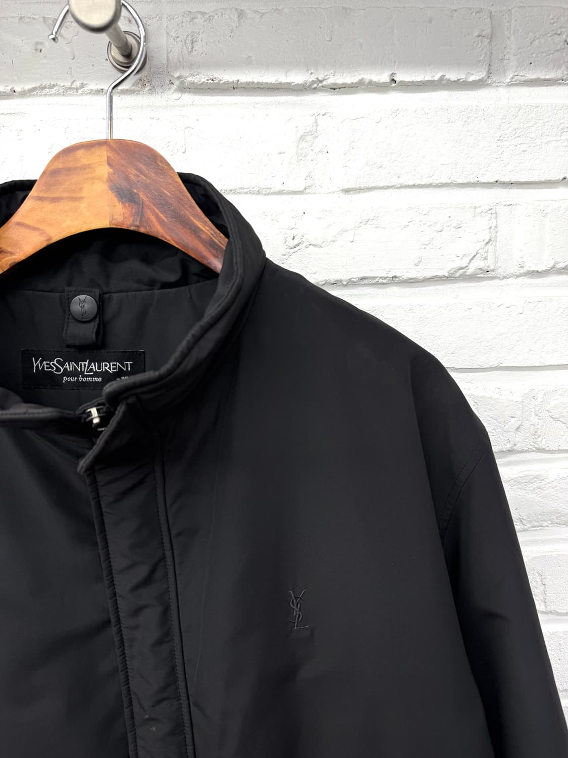 입생로랑 뿌르옴므 블랙 자수 로고 자켓 상품이미지4