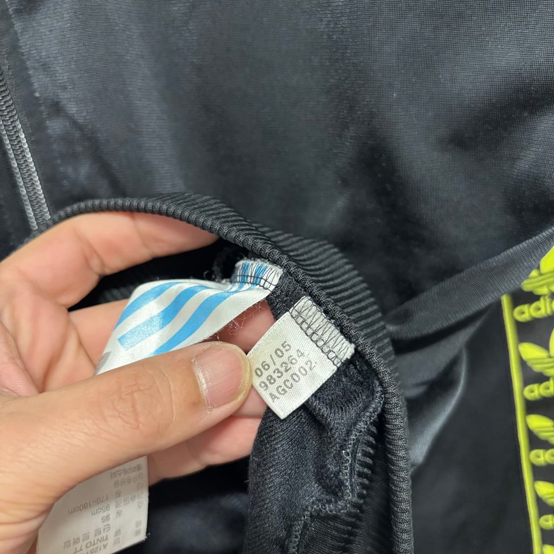 아디다스 블랙 테잎로고 트랙탑 상품이미지5