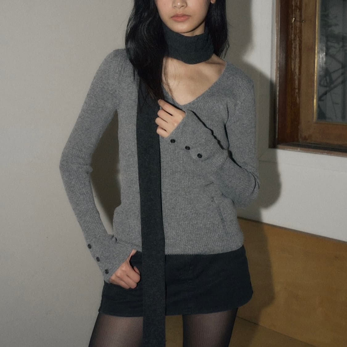 헬레네파리스 브이넥 리브드 니트 상품이미지1