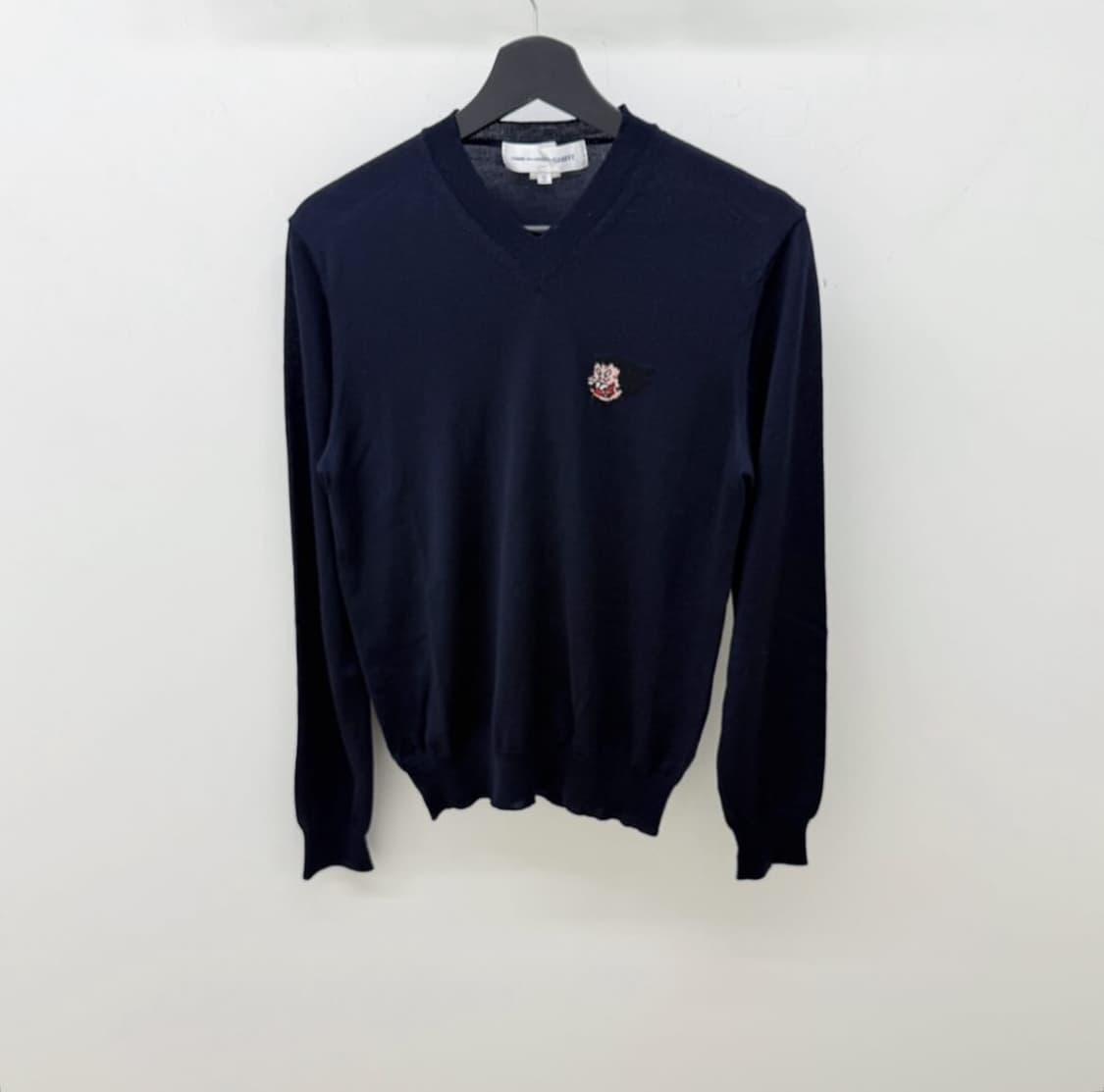 꼼데가르송 셔츠라인 그래픽 v넥 니트 상품이미지1