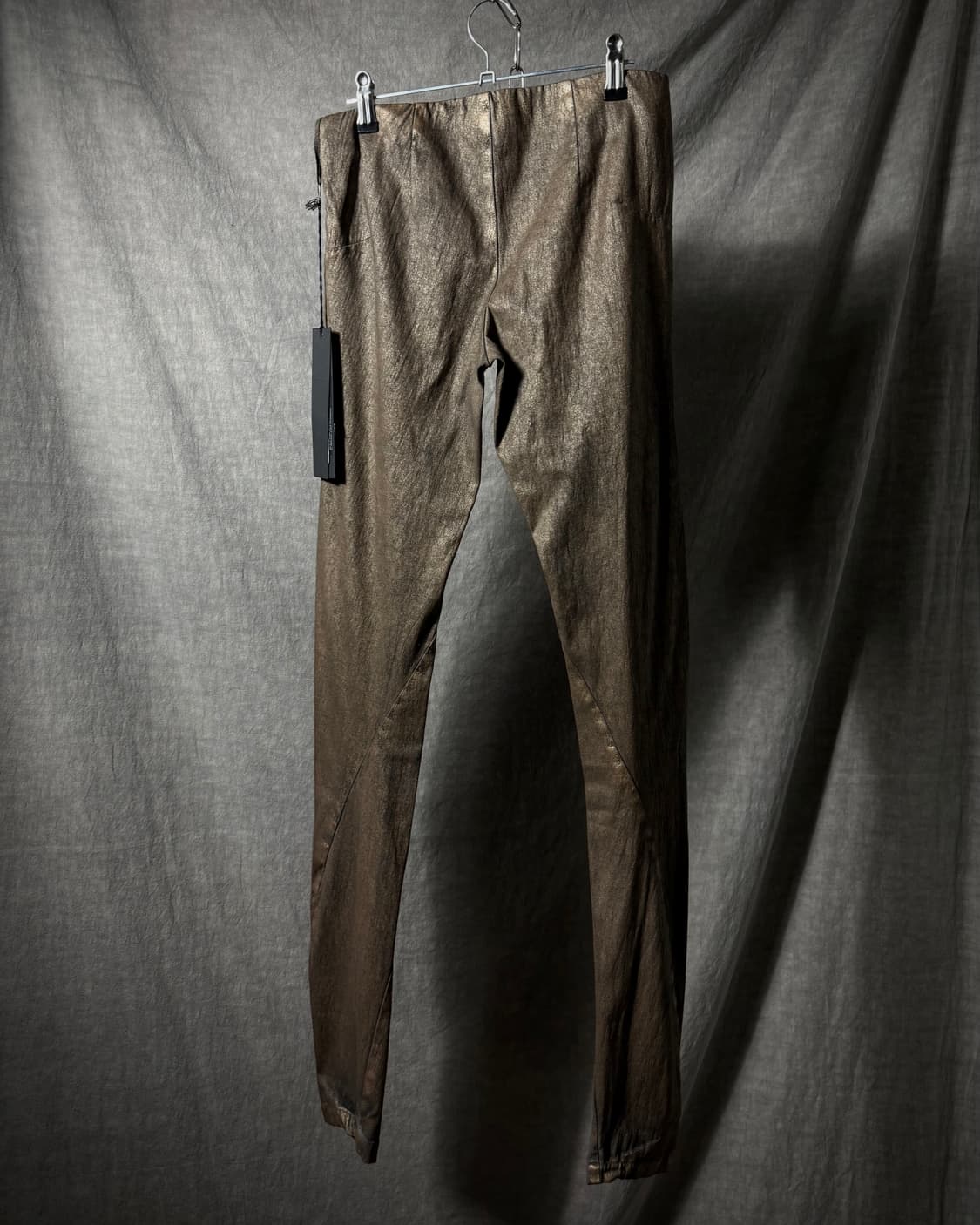 MASNADA Metallic Coated Slim Pants 상품이미지5