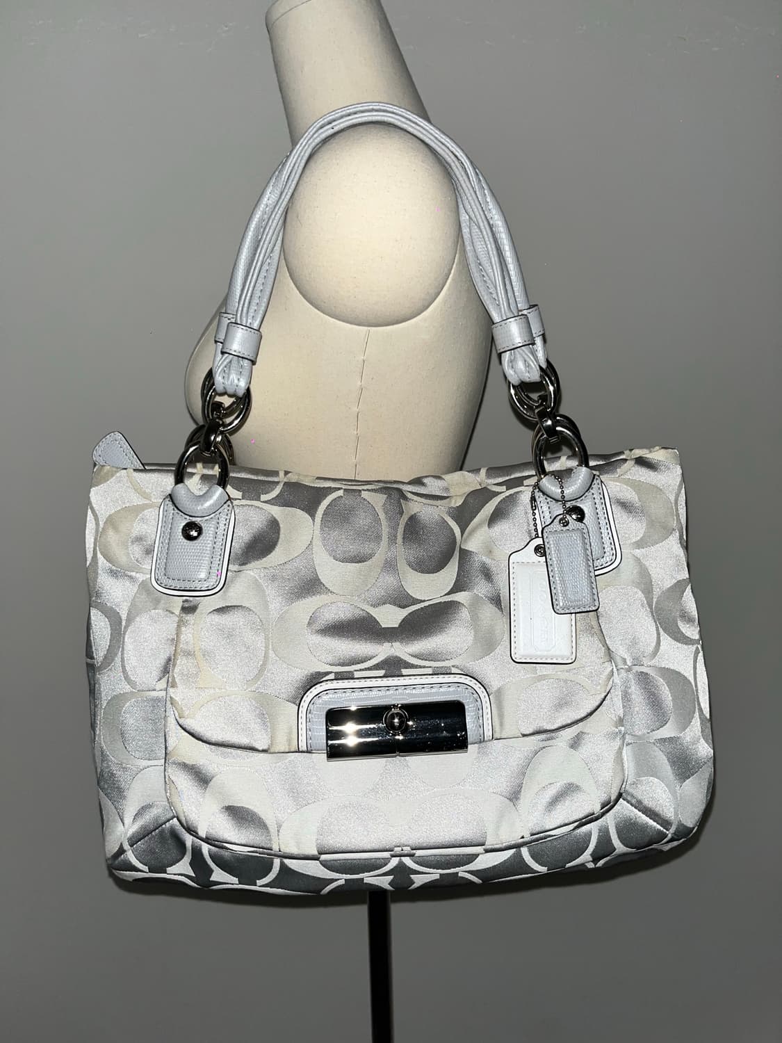 Coach White Silver Shoulder Bag 상품이미지7