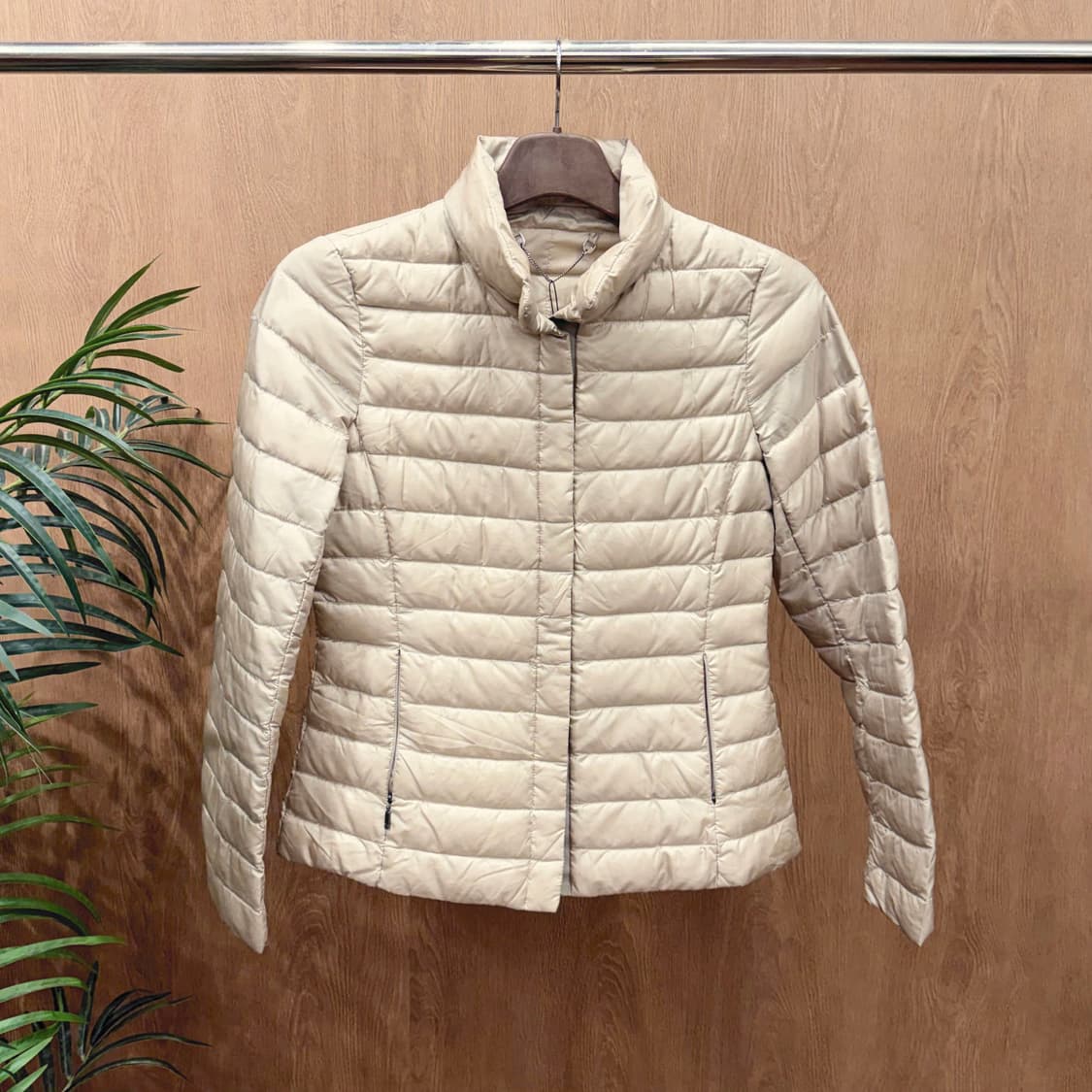 막스마라 위켄드 경량 다운 패딩 자켓 퀄팅 패턴 디테일 라이트 베이지  상품이미지1