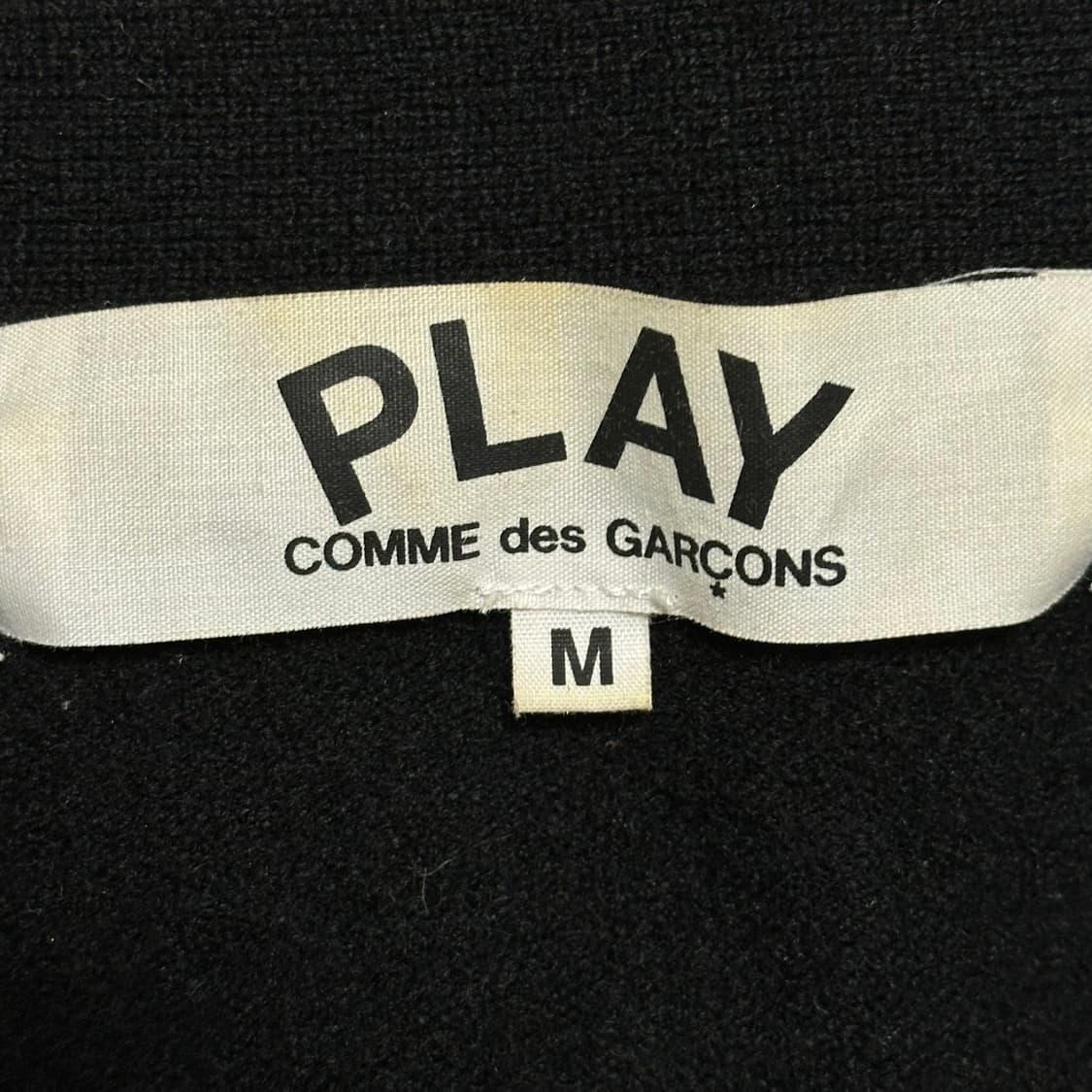 M 꼼데가르송 하트로고 브이넥 블랙 울 가디건 상품이미지4