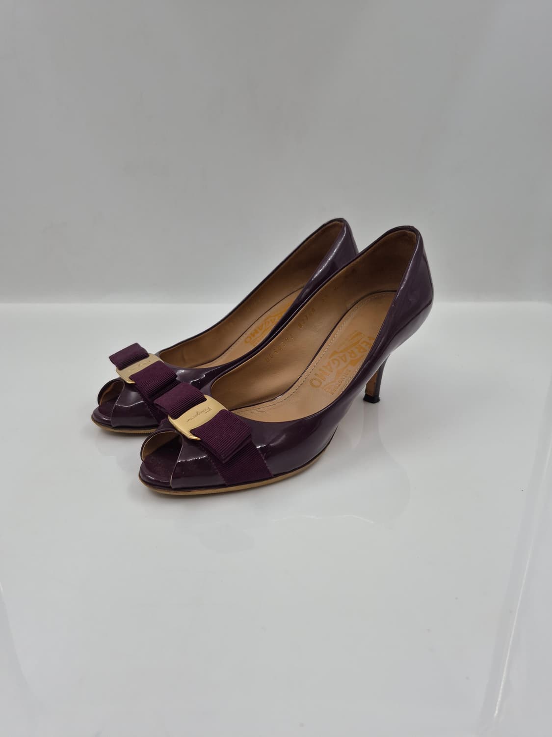 페라가모 보우 페이던트 오픈토 펌프스 상품이미지2