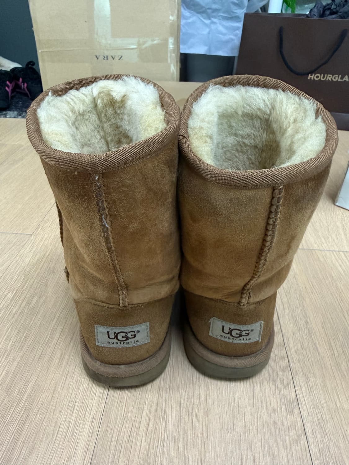 어그 클래식 오버로크 스티치 숏 부츠 230사이즈 상품이미지2