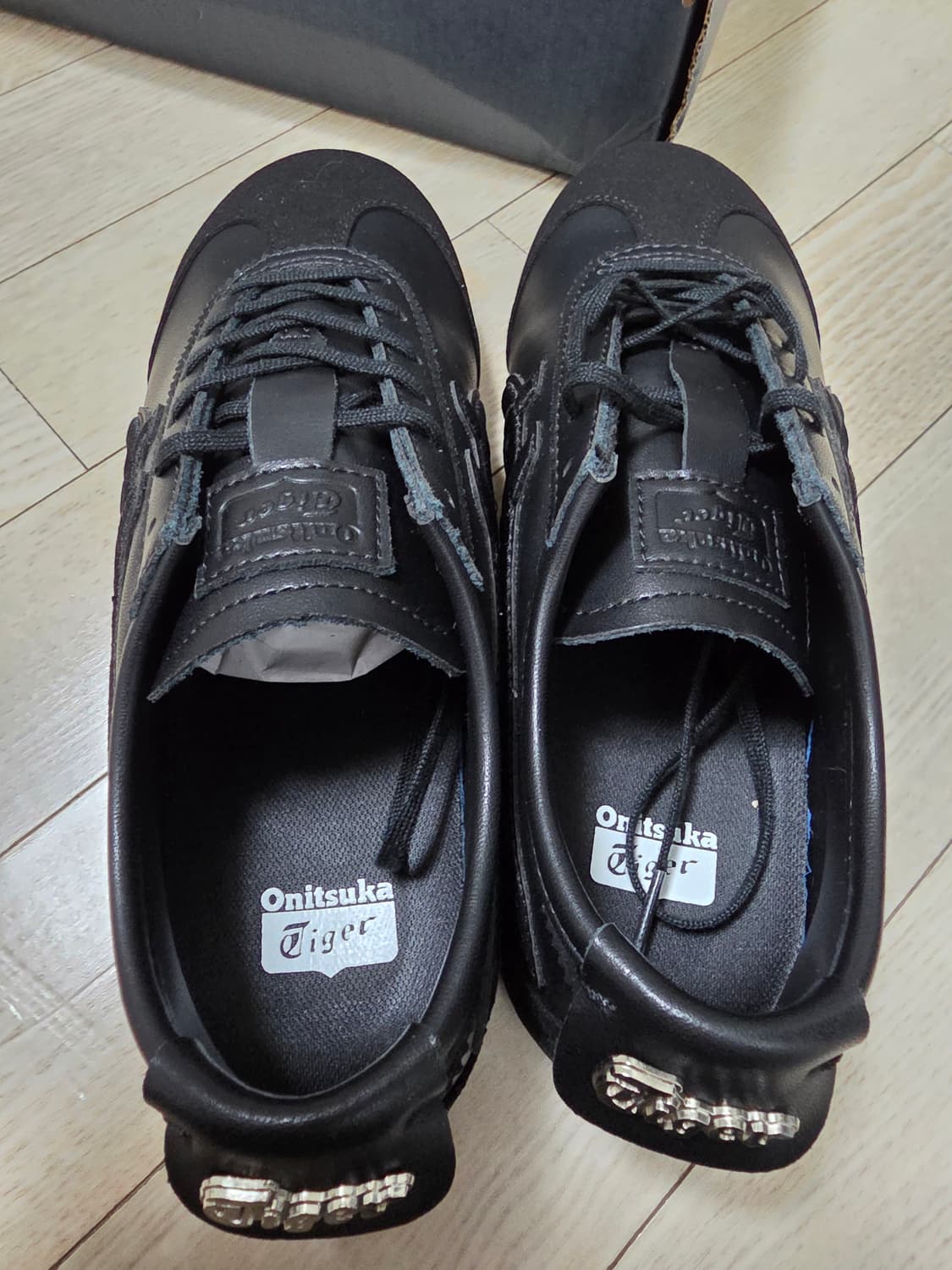 오니츠카 타이거 드라이빙 블랙 스니커즈 상품이미지5