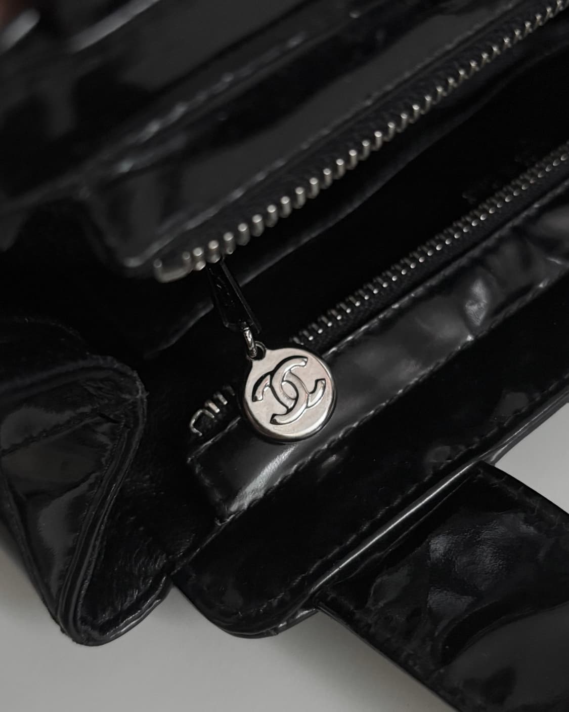 CHANEL Patent Tote Bag 샤넬 페이던트 토트백 - 블랙 상품이미지8